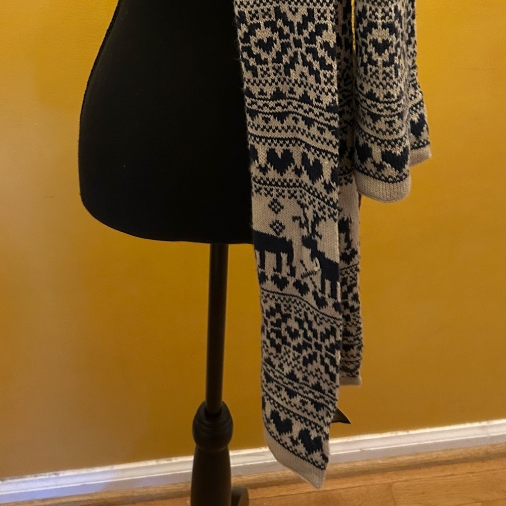 Women’s Reindeer Heart Fair Isle Knit Scarf - Picture 2 of 3